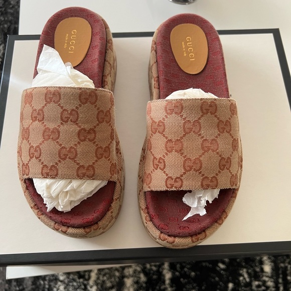 Original Gucci
Angelina logo-detailed coated-canvas platform sandals
Beige - Picture 5 of 10